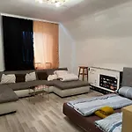 Breathtaking Shared Villa Near Danube River /W Garden And Parking