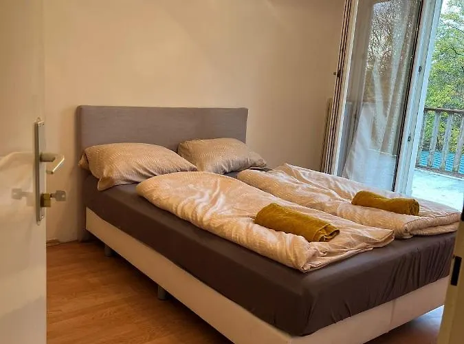 Breathtaking Shared Villa Near Danube River /W Garden And Parking